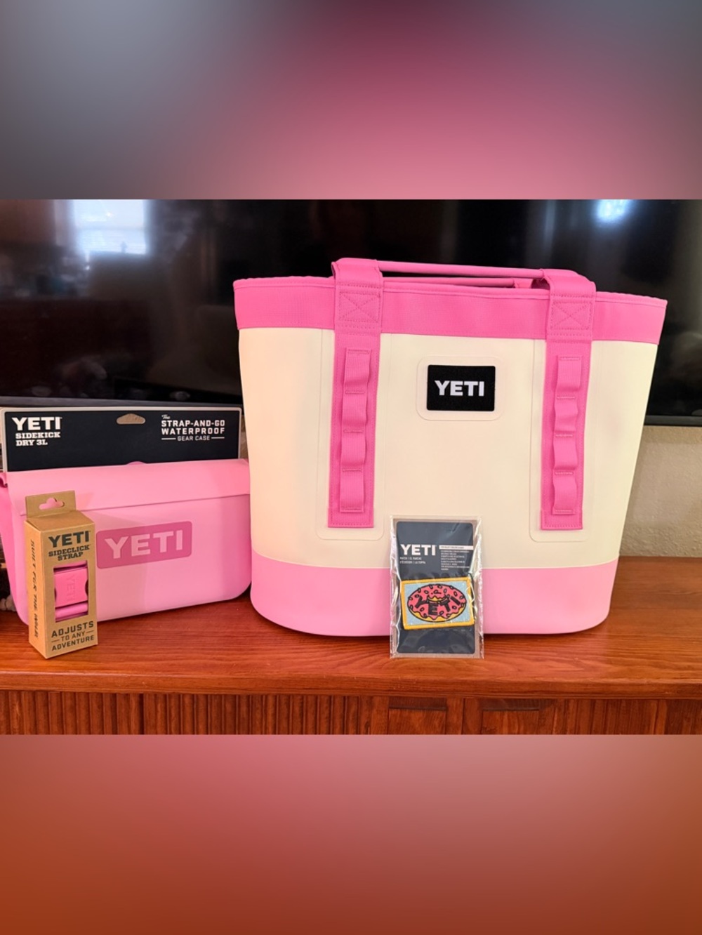 Yeti 3L Power Pink Sidekick Doughnut Patch 35 Aspen Wildflower PP Camino & Strap